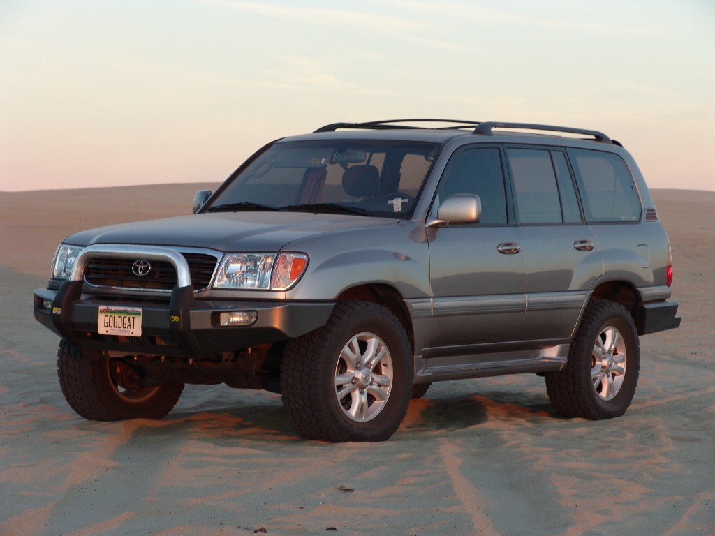 2002 TOYOTA LAND CRUISER